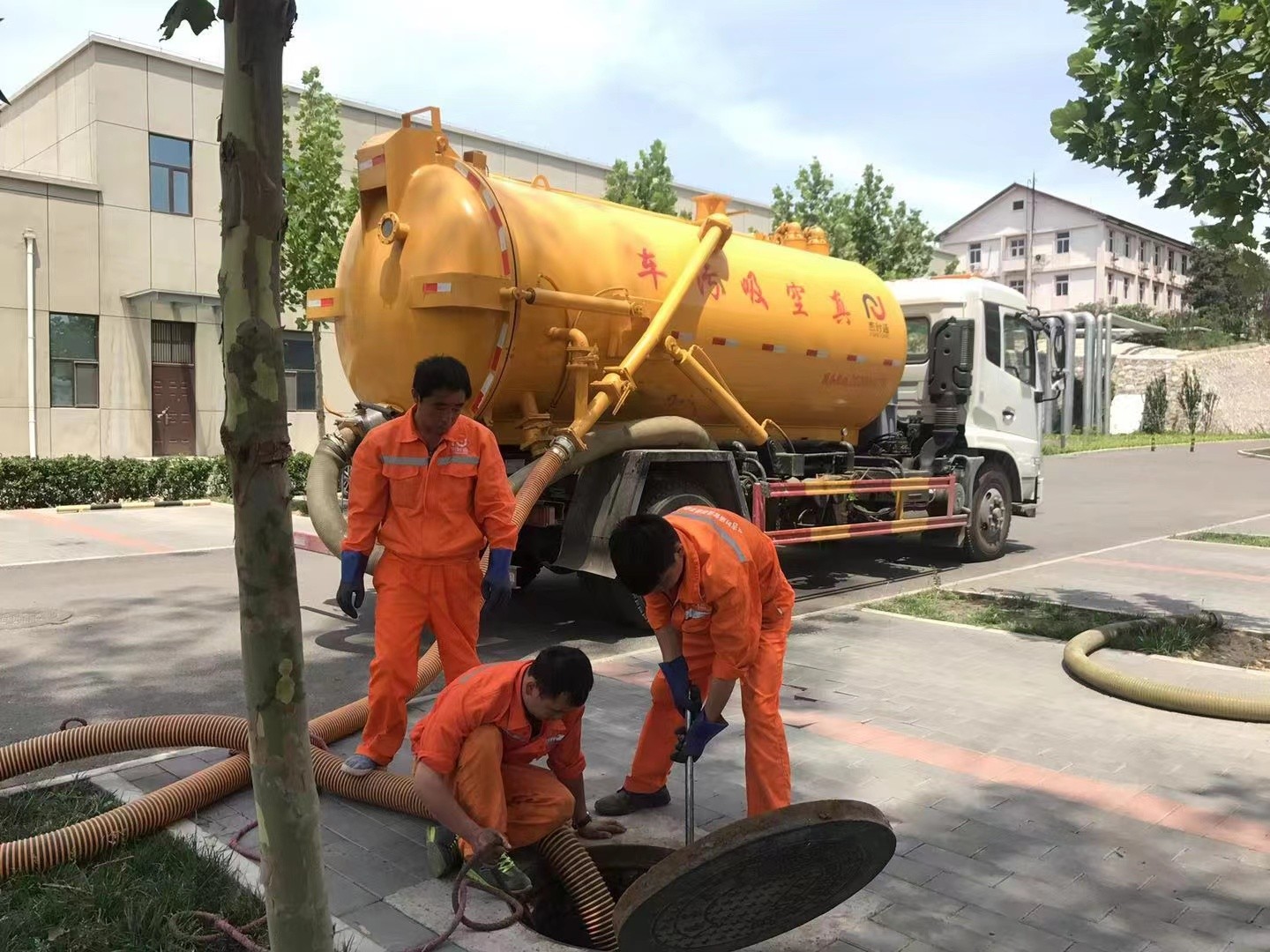 昂昂溪化粪池清理与5-8吨吸粪车施工效率分析